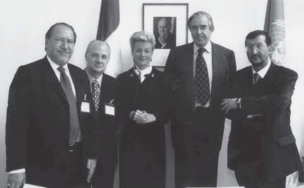 54 New York, 1999, all'ONU, con i senatori Luigi Lombardi Satriani, Riccardo Pedrizzi, Ombretta Fumagalli Carulli e Mario D'Urso.jpg